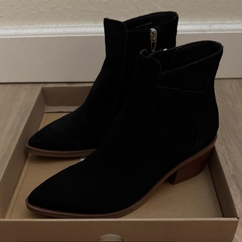Dolce Vita Sawyer onyx suede booties